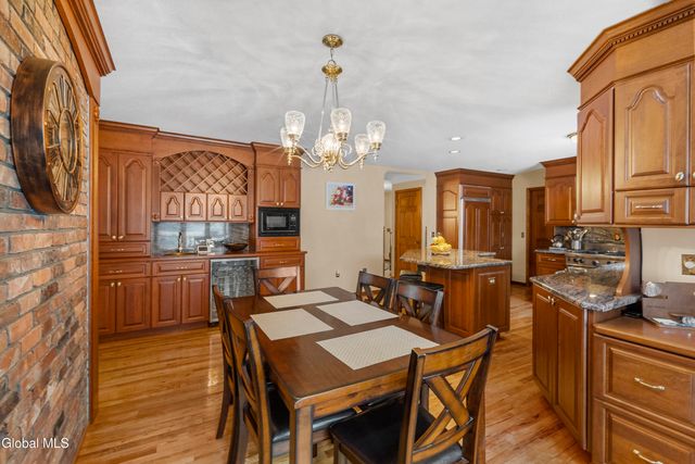 16 Innisbrook Drive, Clifton Park, NY 12065