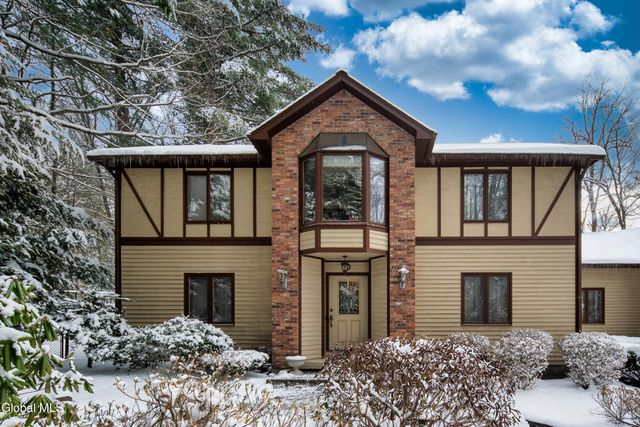 16 Innisbrook Drive, Clifton Park, NY 12065