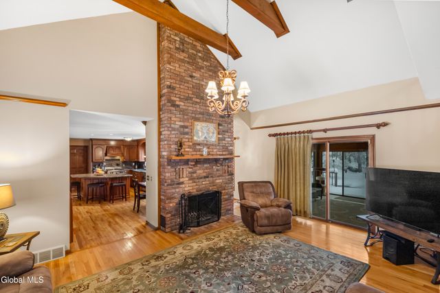 16 Innisbrook Drive, Clifton Park, NY 12065