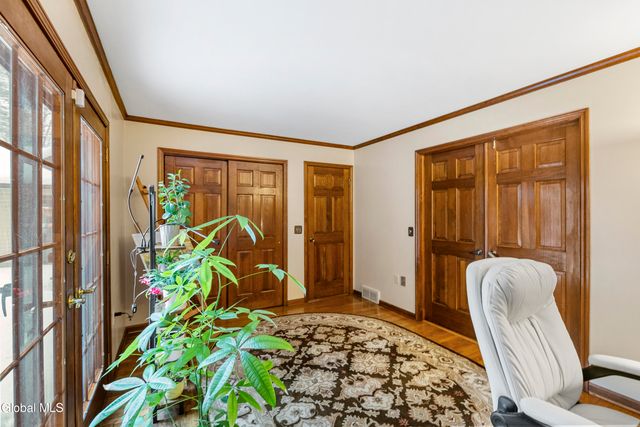 16 Innisbrook Drive, Clifton Park, NY 12065