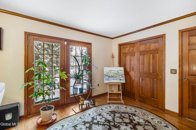 16 Innisbrook Drive, Clifton Park, NY 12065