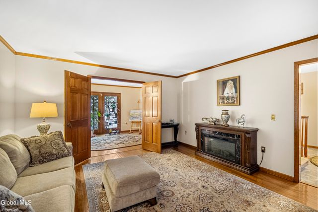 16 Innisbrook Drive, Clifton Park, NY 12065