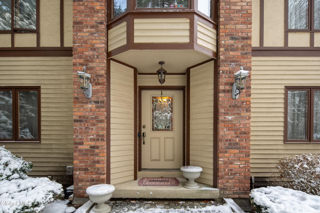 16 Innisbrook Drive, Clifton Park, NY 12065