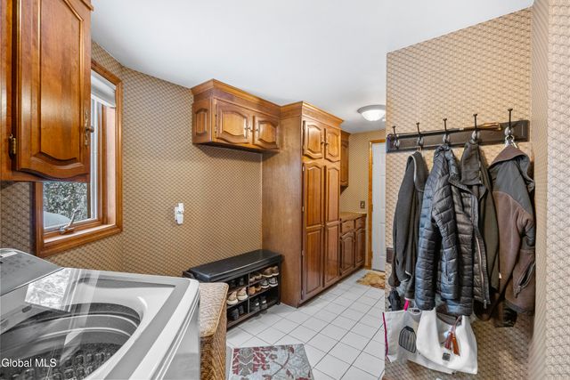 16 Innisbrook Drive, Clifton Park, NY 12065