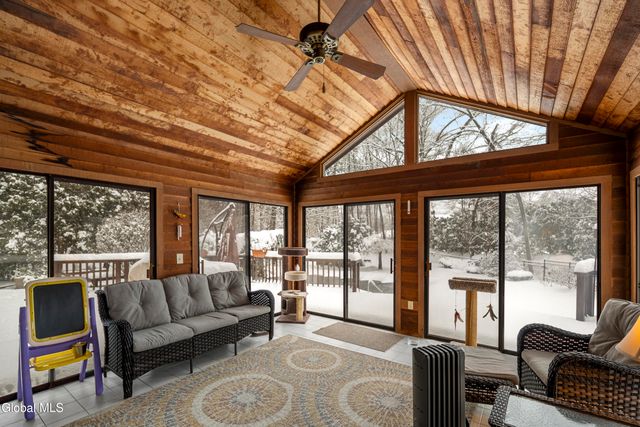 16 Innisbrook Drive, Clifton Park, NY 12065