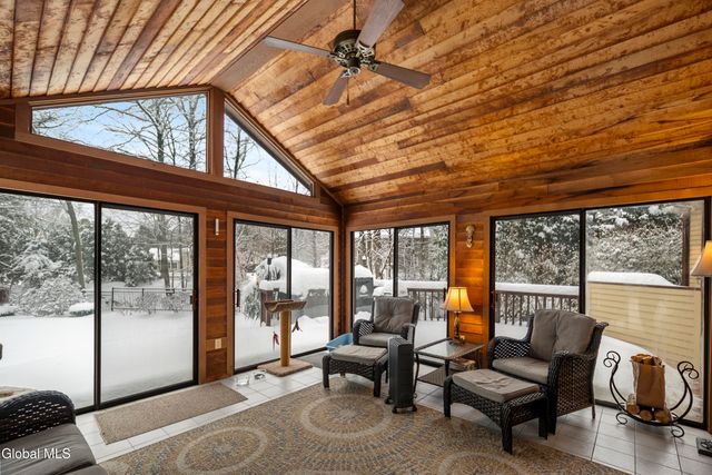 16 Innisbrook Drive, Clifton Park, NY 12065