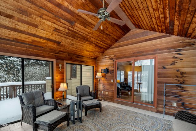 16 Innisbrook Drive, Clifton Park, NY 12065