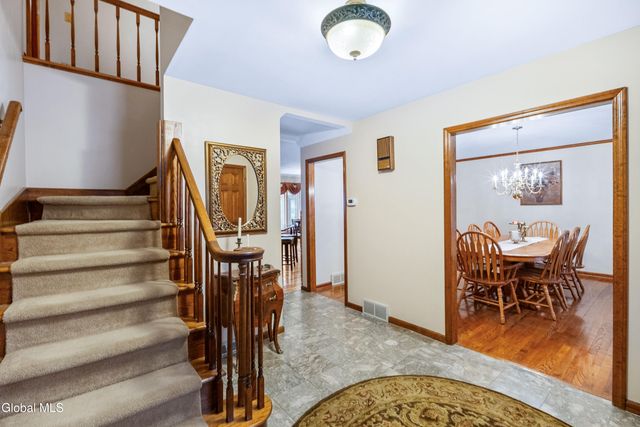 16 Innisbrook Drive, Clifton Park, NY 12065