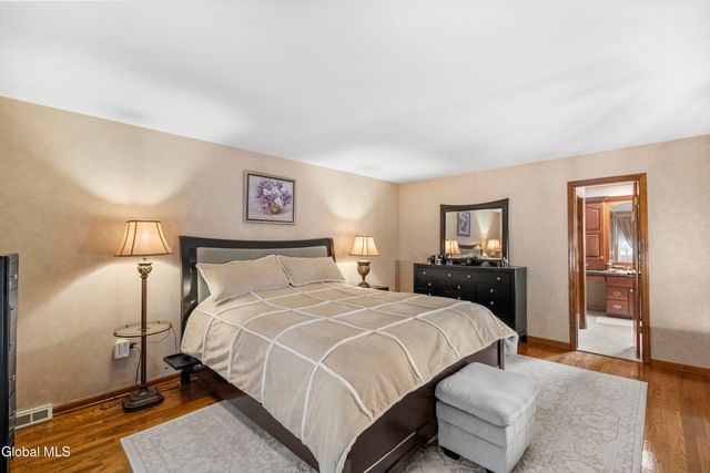 16 Innisbrook Drive, Clifton Park, NY 12065