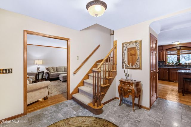 16 Innisbrook Drive, Clifton Park, NY 12065