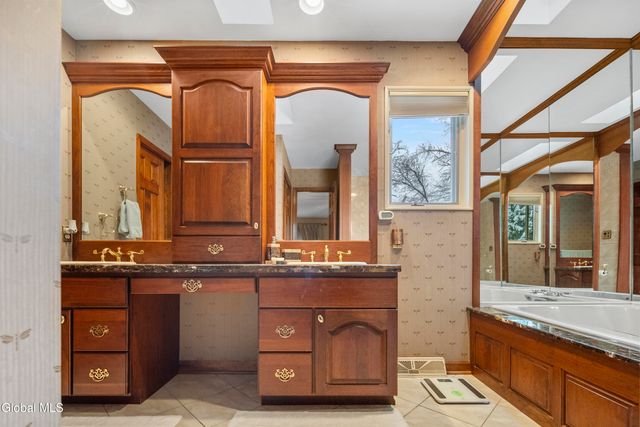 16 Innisbrook Drive, Clifton Park, NY 12065