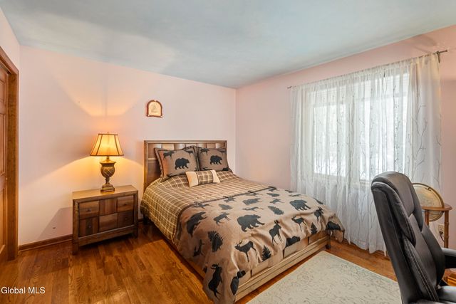 16 Innisbrook Drive, Clifton Park, NY 12065