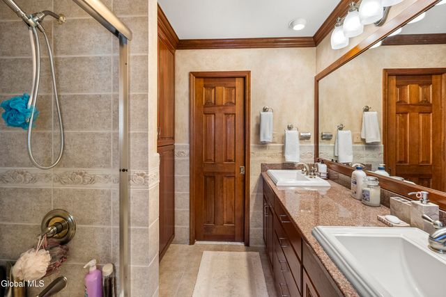 16 Innisbrook Drive, Clifton Park, NY 12065