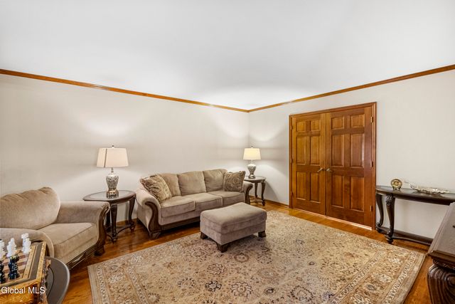 16 Innisbrook Drive, Clifton Park, NY 12065