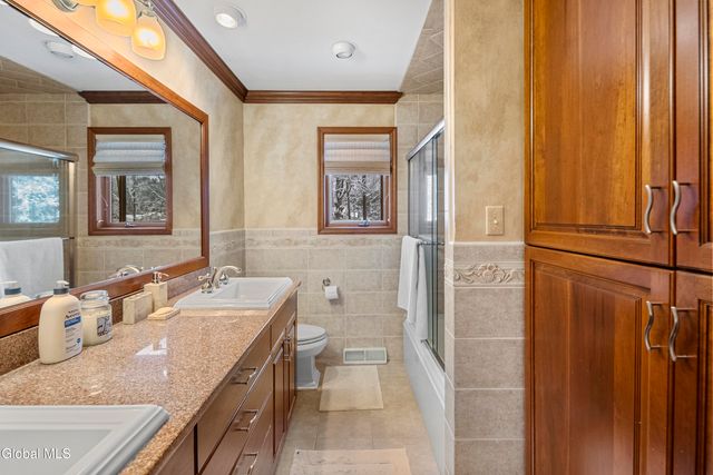 16 Innisbrook Drive, Clifton Park, NY 12065