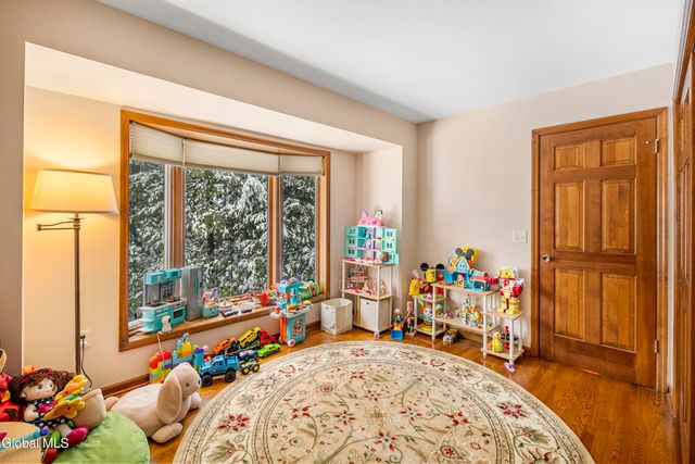 16 Innisbrook Drive, Clifton Park, NY 12065