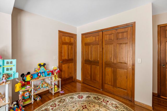 16 Innisbrook Drive, Clifton Park, NY 12065