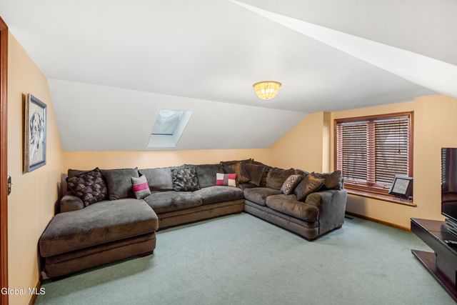 16 Innisbrook Drive, Clifton Park, NY 12065