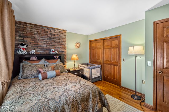 16 Innisbrook Drive, Clifton Park, NY 12065