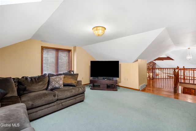 16 Innisbrook Drive, Clifton Park, NY 12065