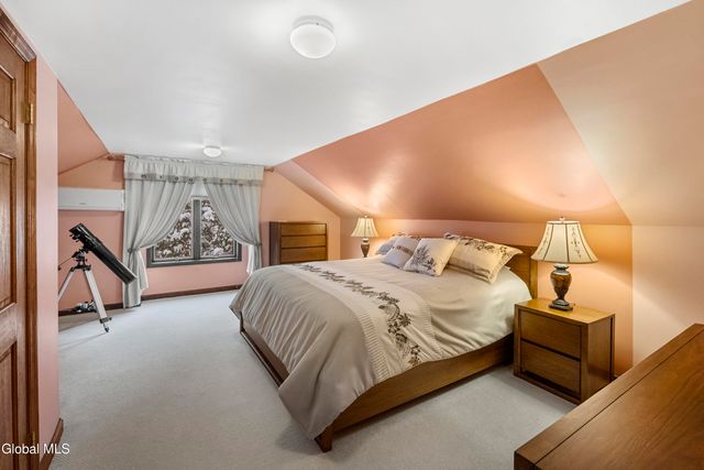 16 Innisbrook Drive, Clifton Park, NY 12065