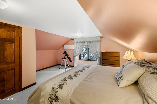 16 Innisbrook Drive, Clifton Park, NY 12065