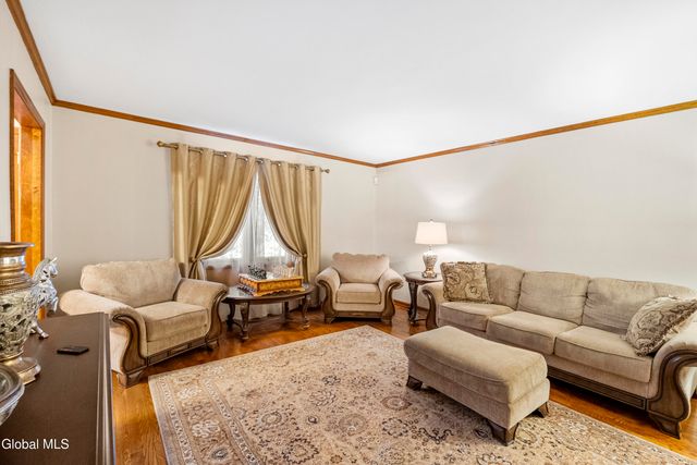 16 Innisbrook Drive, Clifton Park, NY 12065