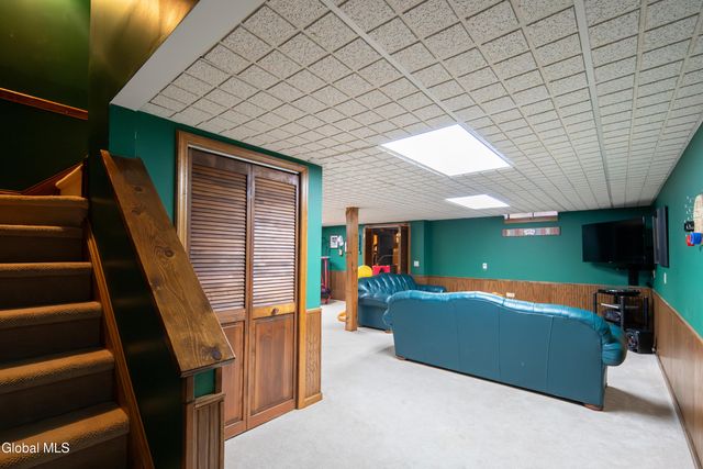 16 Innisbrook Drive, Clifton Park, NY 12065