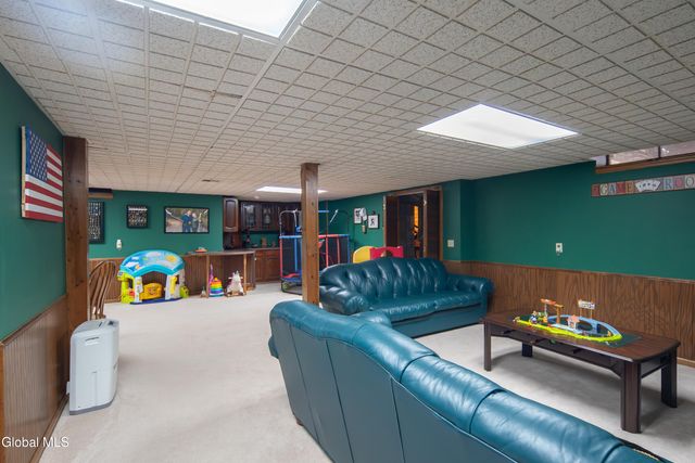 16 Innisbrook Drive, Clifton Park, NY 12065