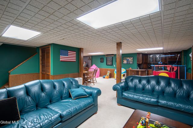 16 Innisbrook Drive, Clifton Park, NY 12065