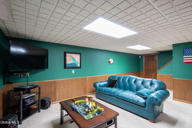 16 Innisbrook Drive, Clifton Park, NY 12065