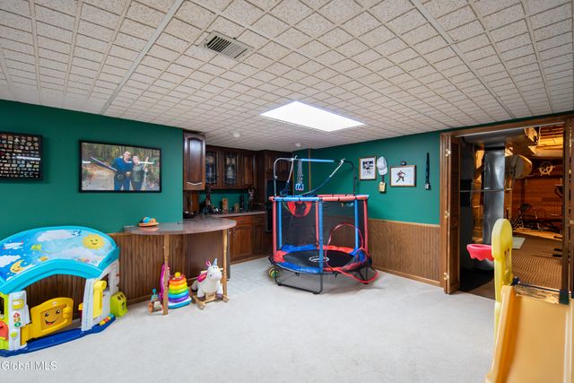 16 Innisbrook Drive, Clifton Park, NY 12065