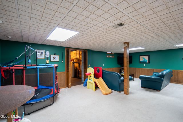 16 Innisbrook Drive, Clifton Park, NY 12065