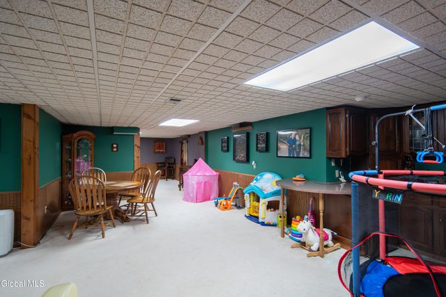 16 Innisbrook Drive, Clifton Park, NY 12065