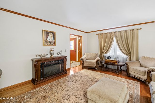 16 Innisbrook Drive, Clifton Park, NY 12065