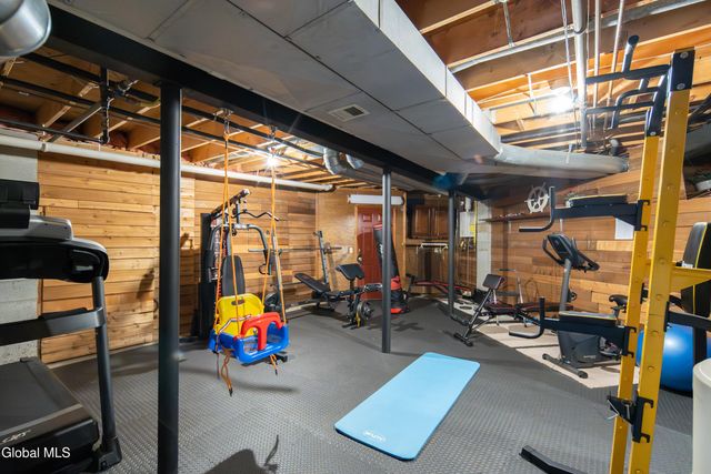 16 Innisbrook Drive, Clifton Park, NY 12065