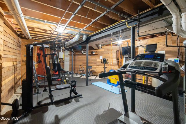 16 Innisbrook Drive, Clifton Park, NY 12065