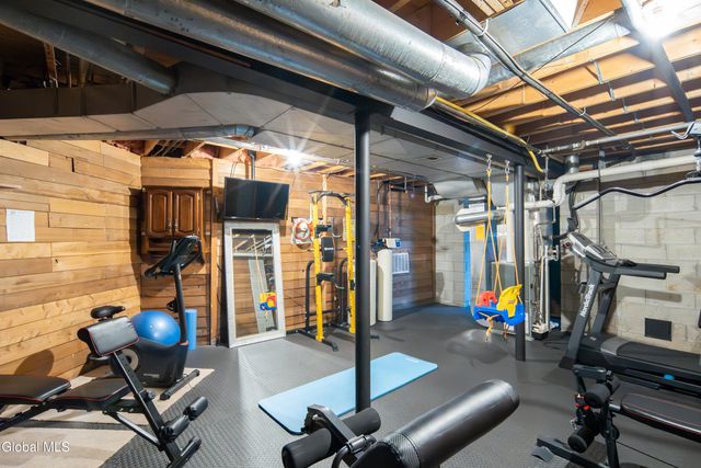 16 Innisbrook Drive, Clifton Park, NY 12065