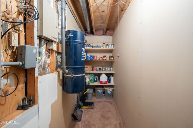 16 Innisbrook Drive, Clifton Park, NY 12065