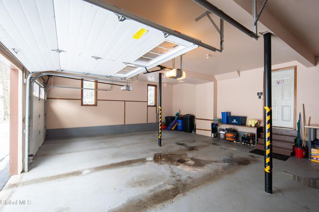 16 Innisbrook Drive, Clifton Park, NY 12065