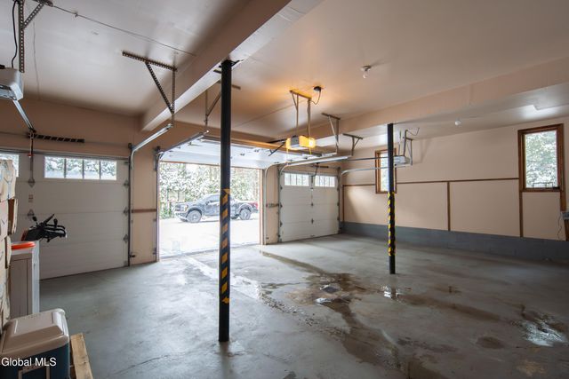 16 Innisbrook Drive, Clifton Park, NY 12065