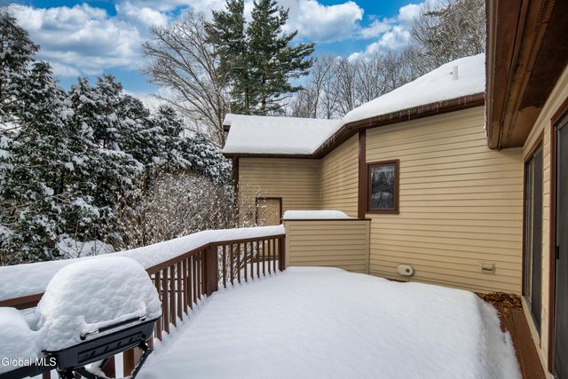 16 Innisbrook Drive, Clifton Park, NY 12065