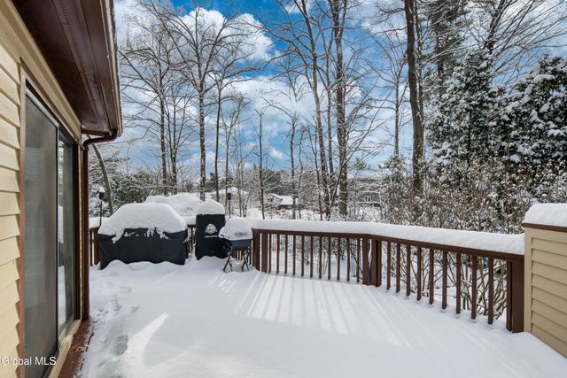 16 Innisbrook Drive, Clifton Park, NY 12065