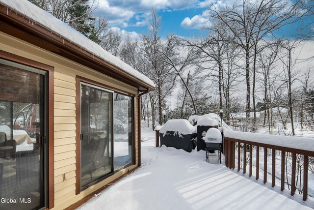 16 Innisbrook Drive, Clifton Park, NY 12065