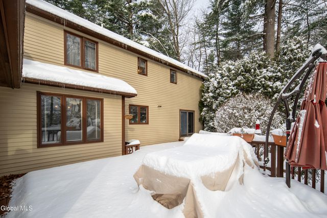 16 Innisbrook Drive, Clifton Park, NY 12065