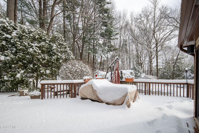 16 Innisbrook Drive, Clifton Park, NY 12065