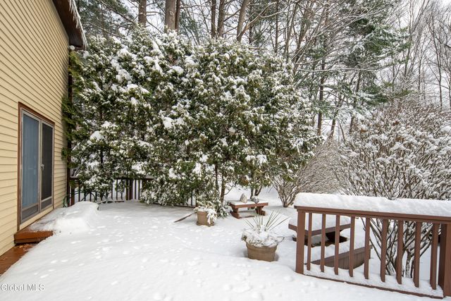 16 Innisbrook Drive, Clifton Park, NY 12065