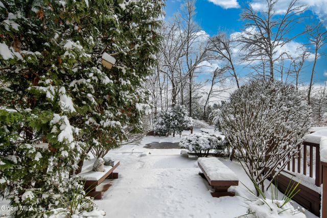 16 Innisbrook Drive, Clifton Park, NY 12065