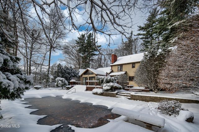 16 Innisbrook Drive, Clifton Park, NY 12065