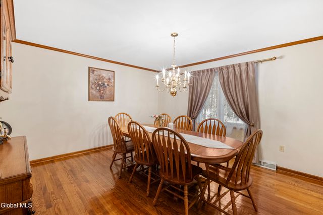 16 Innisbrook Drive, Clifton Park, NY 12065